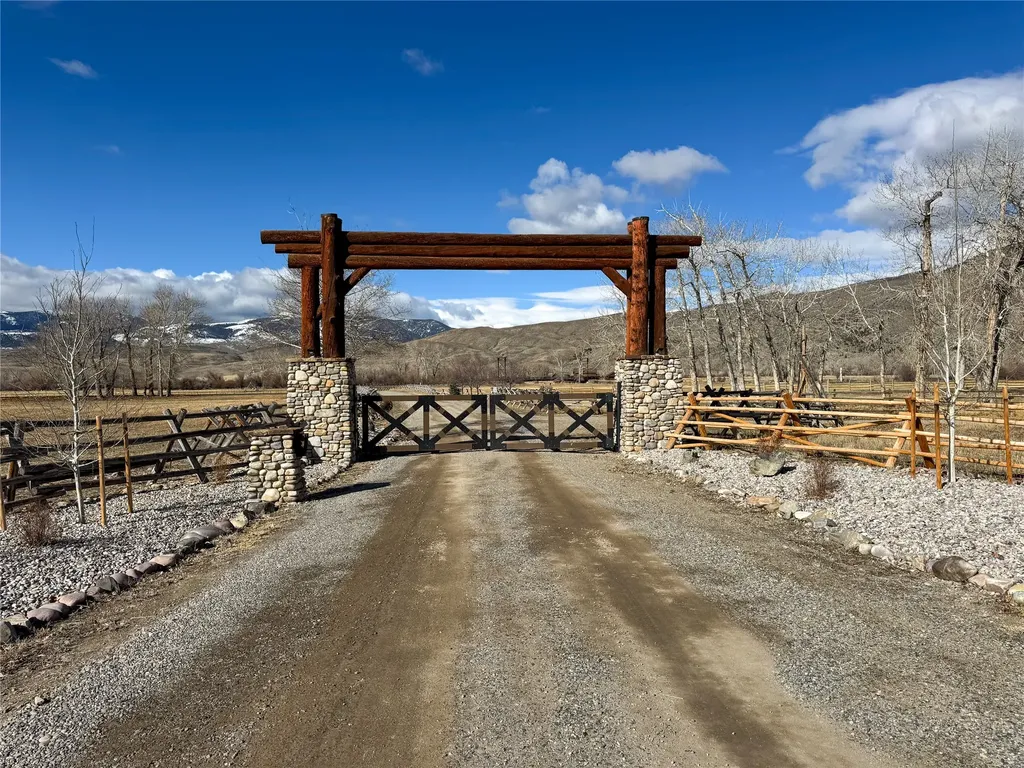 100 Snowberry Path Melrose MT 59743