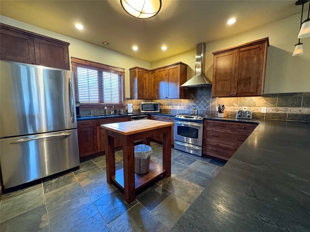 100 Snowberry Path Melrose MT 59743