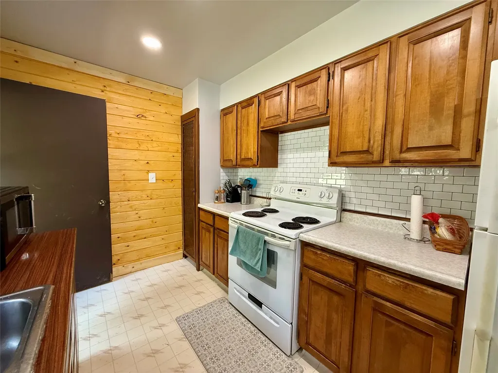 12437 Us Highway 2 Troy MT 59935