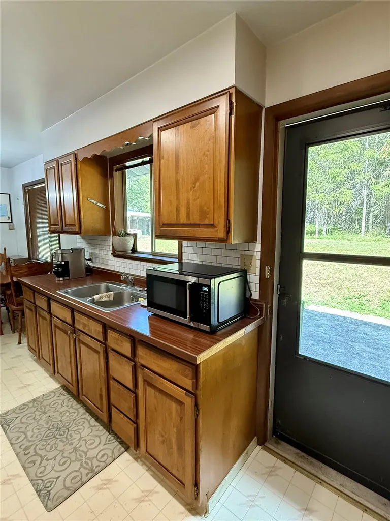 12437 Us Highway 2 Troy MT 59935