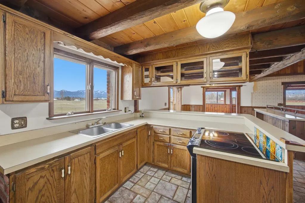 33562 Fox Road Polson MT 59860