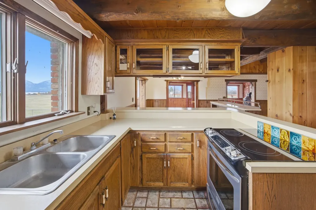 33562 Fox Road Polson MT 59860