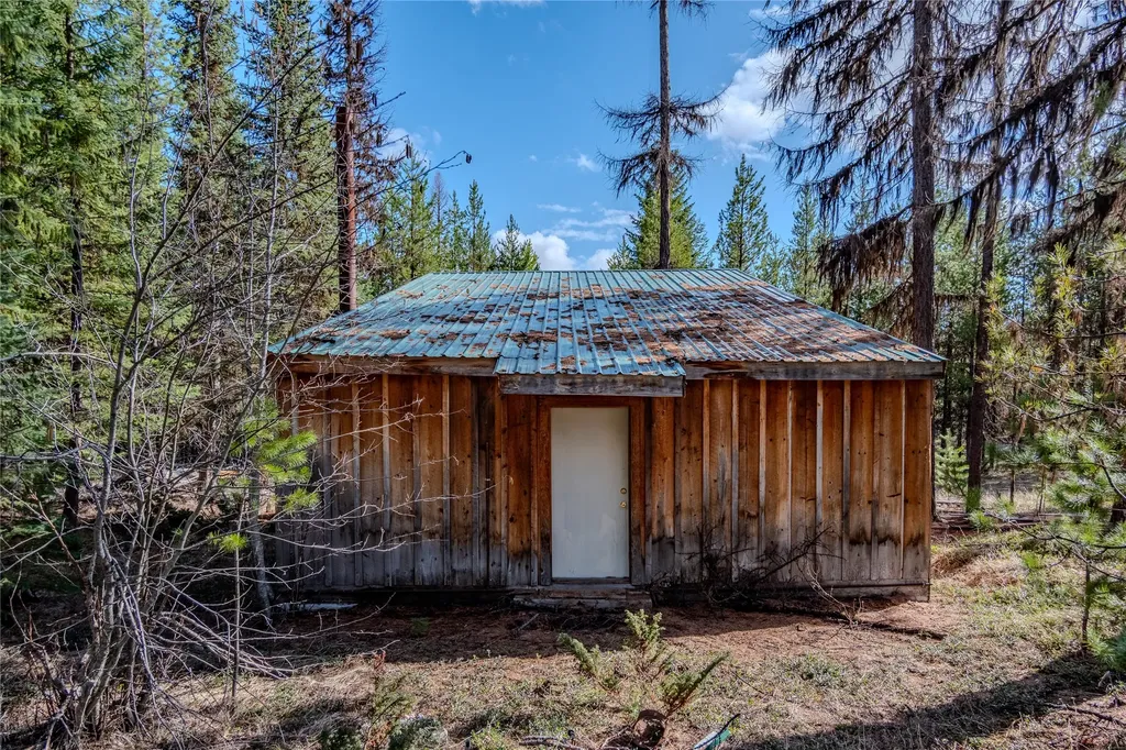 1656 N Fork Yaak Road Troy MT 59935