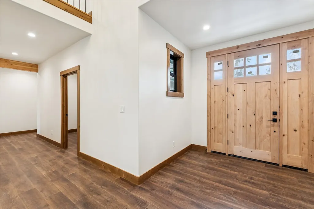 316 Spurwing Loop Lakeside MT 59922