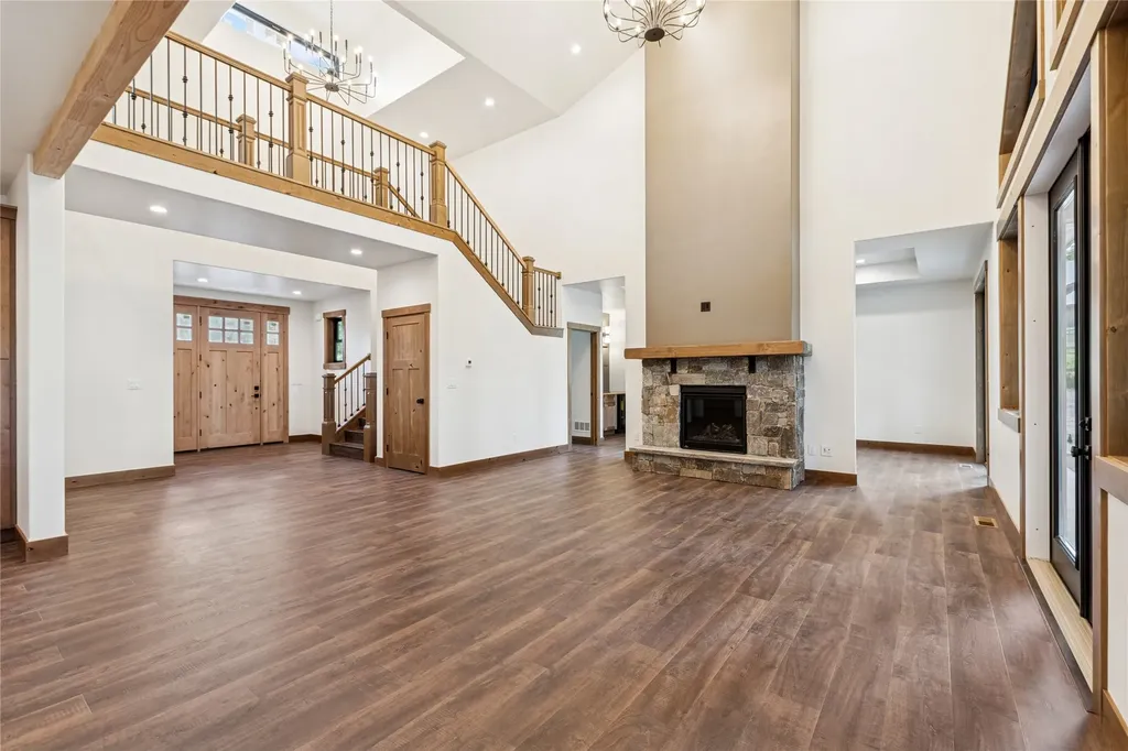 316 Spurwing Loop Lakeside MT 59922