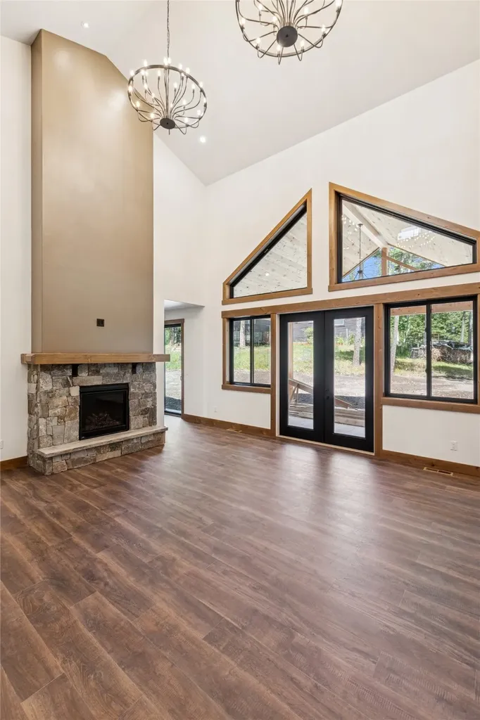 316 Spurwing Loop Lakeside MT 59922