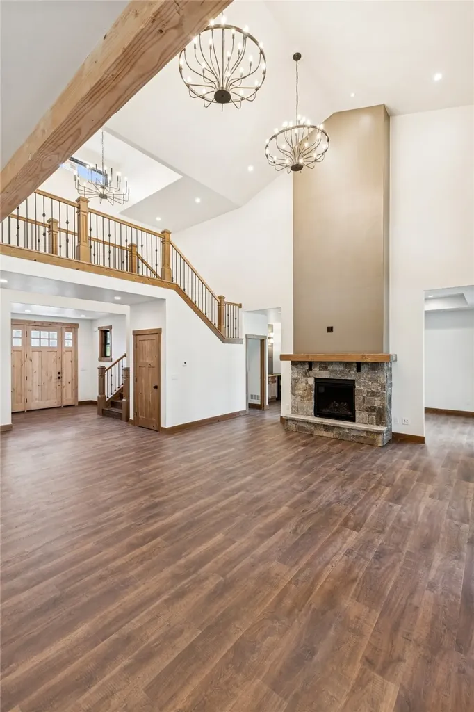 316 Spurwing Loop Lakeside MT 59922