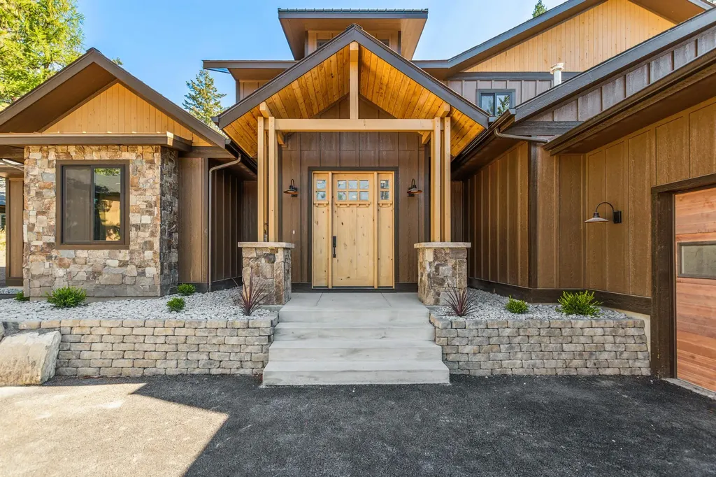 316 Spurwing Loop Lakeside MT 59922