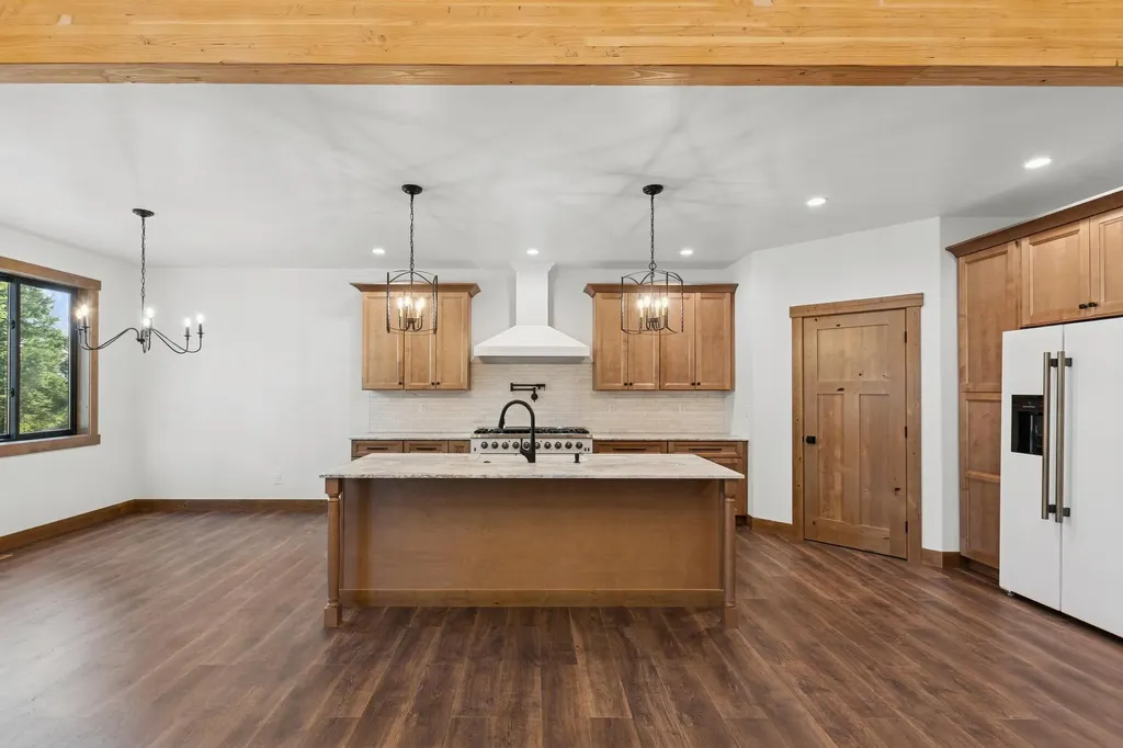 316 Spurwing Loop Lakeside MT 59922