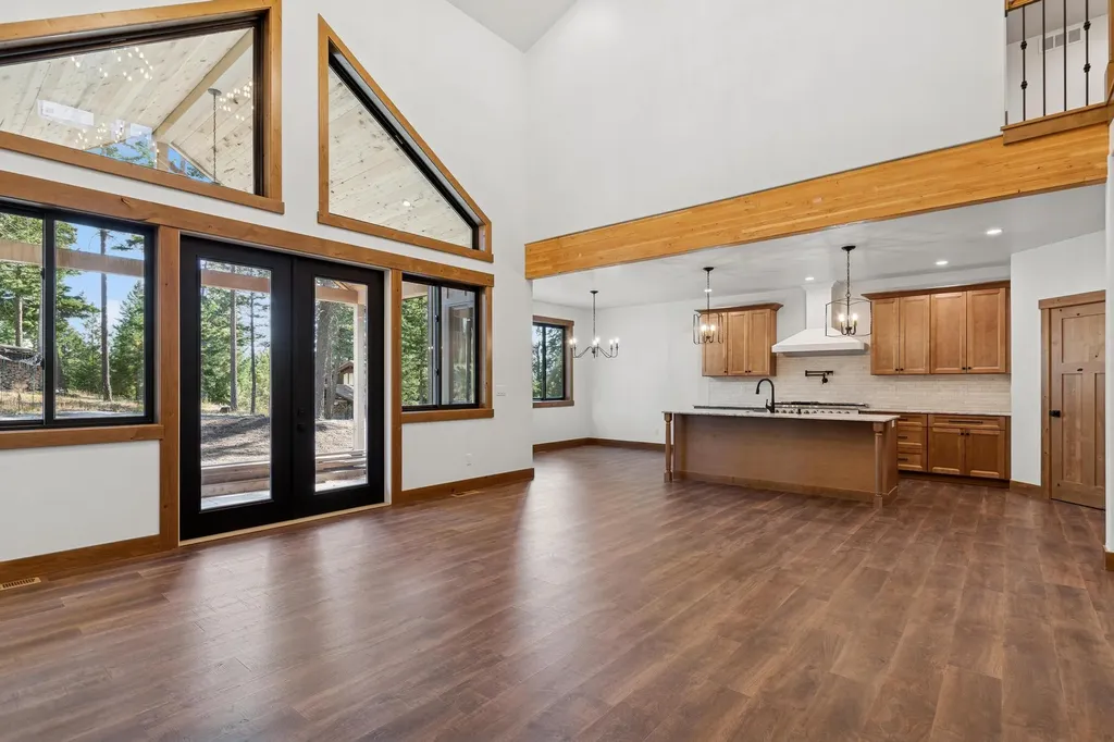 316 Spurwing Loop Lakeside MT 59922