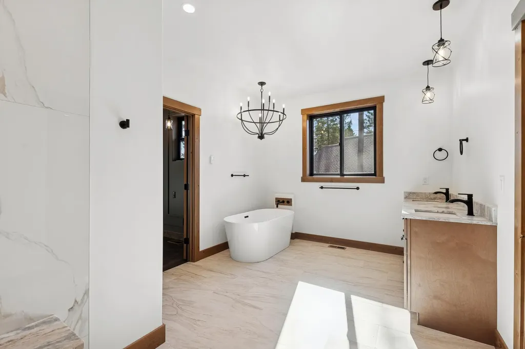 316 Spurwing Loop Lakeside MT 59922