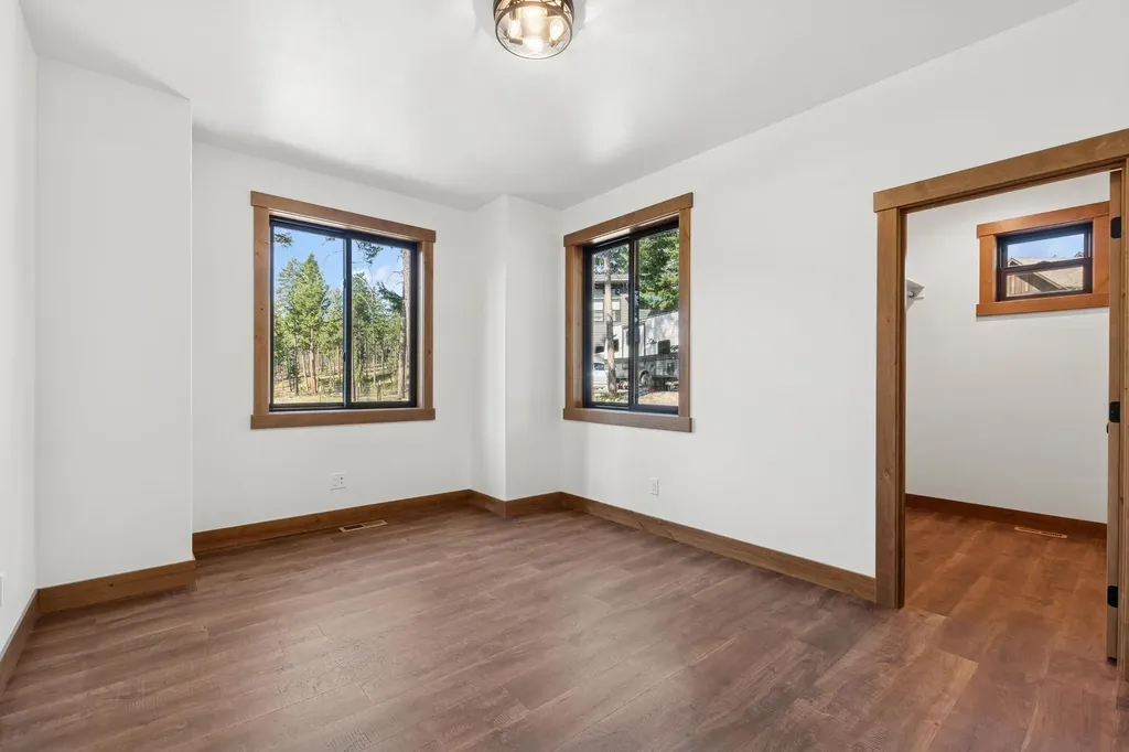 316 Spurwing Loop Lakeside MT 59922