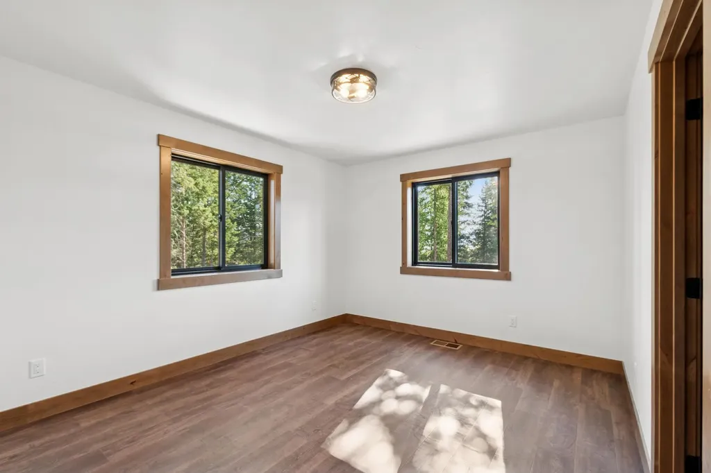 316 Spurwing Loop Lakeside MT 59922