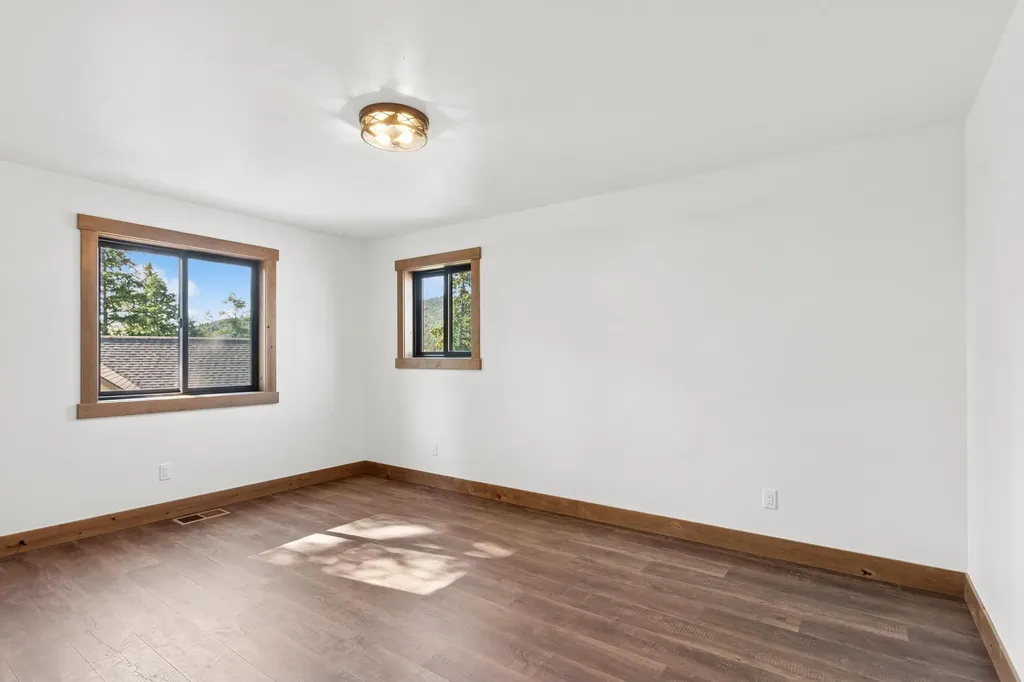 316 Spurwing Loop Lakeside MT 59922