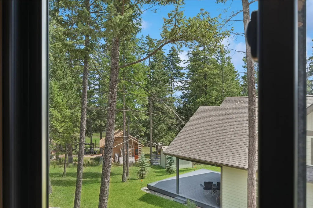 316 Spurwing Loop Lakeside MT 59922