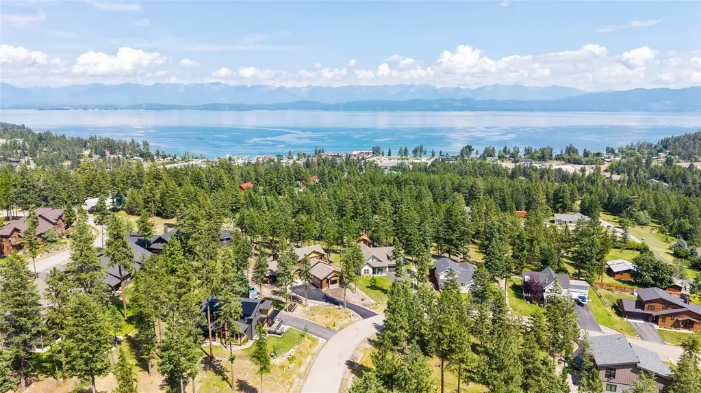 316 Spurwing Loop Lakeside MT 59922