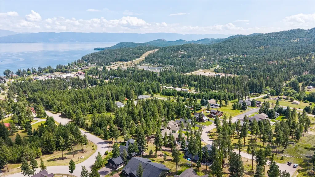 316 Spurwing Loop Lakeside MT 59922