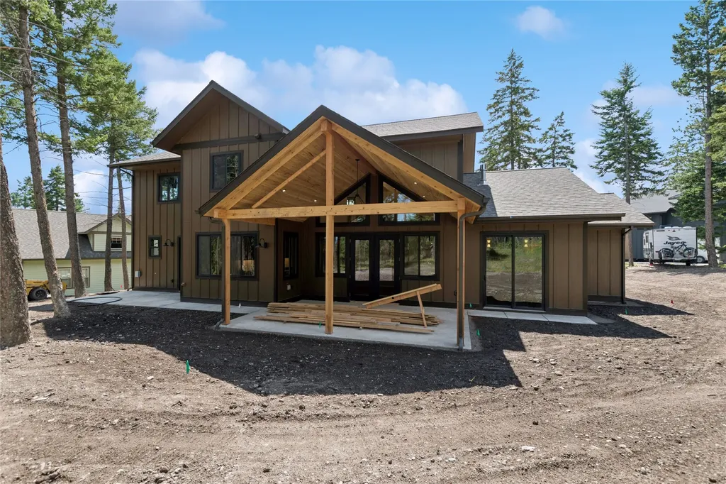 316 Spurwing Loop Lakeside MT 59922
