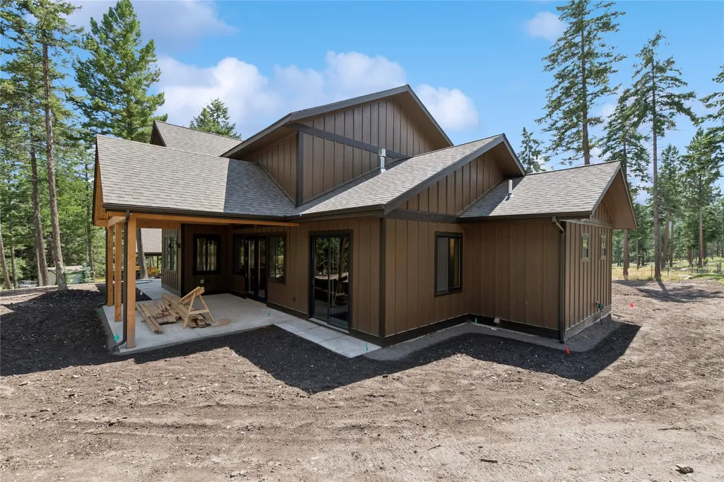 316 Spurwing Loop Lakeside MT 59922
