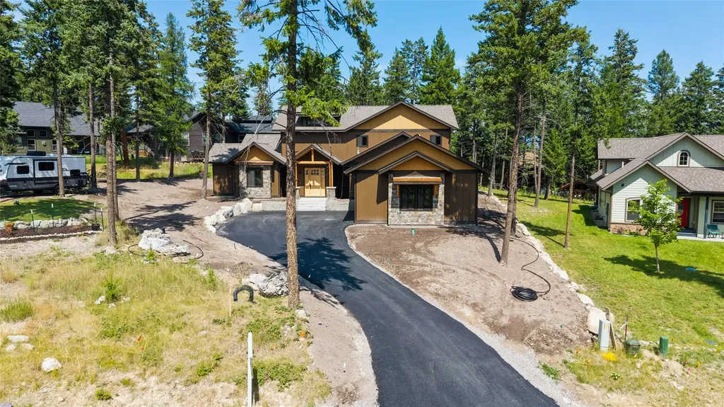 316 Spurwing Loop Lakeside MT 59922