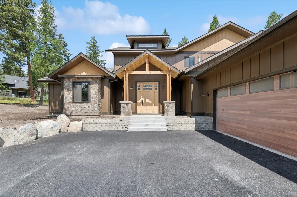 316 Spurwing Loop Lakeside MT 59922