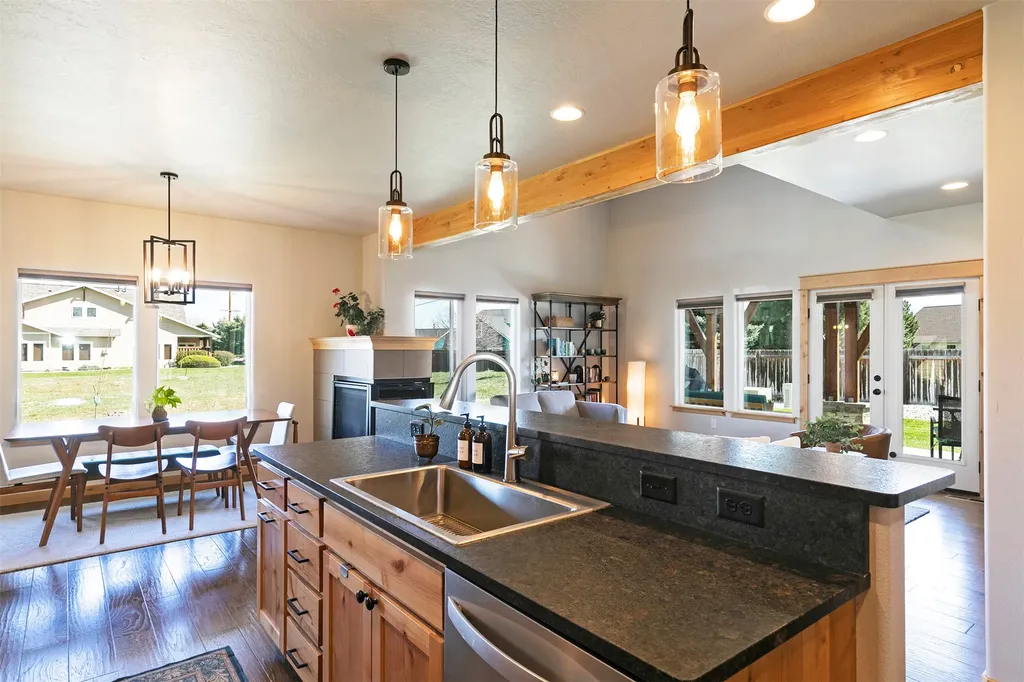10 Lone Pine Trail Hamilton MT 59840