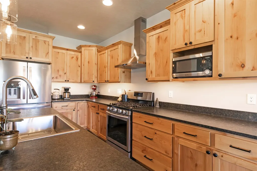 10 Lone Pine Trail Hamilton MT 59840