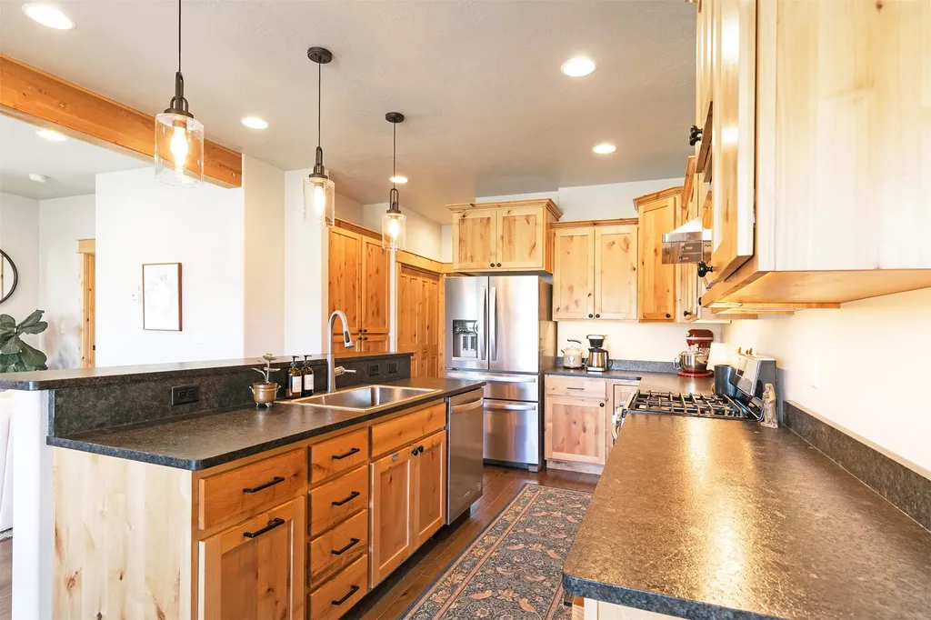 10 Lone Pine Trail Hamilton MT 59840