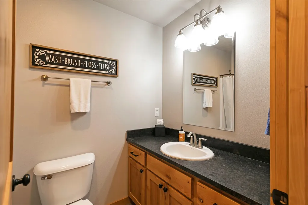10 Lone Pine Trail Hamilton MT 59840