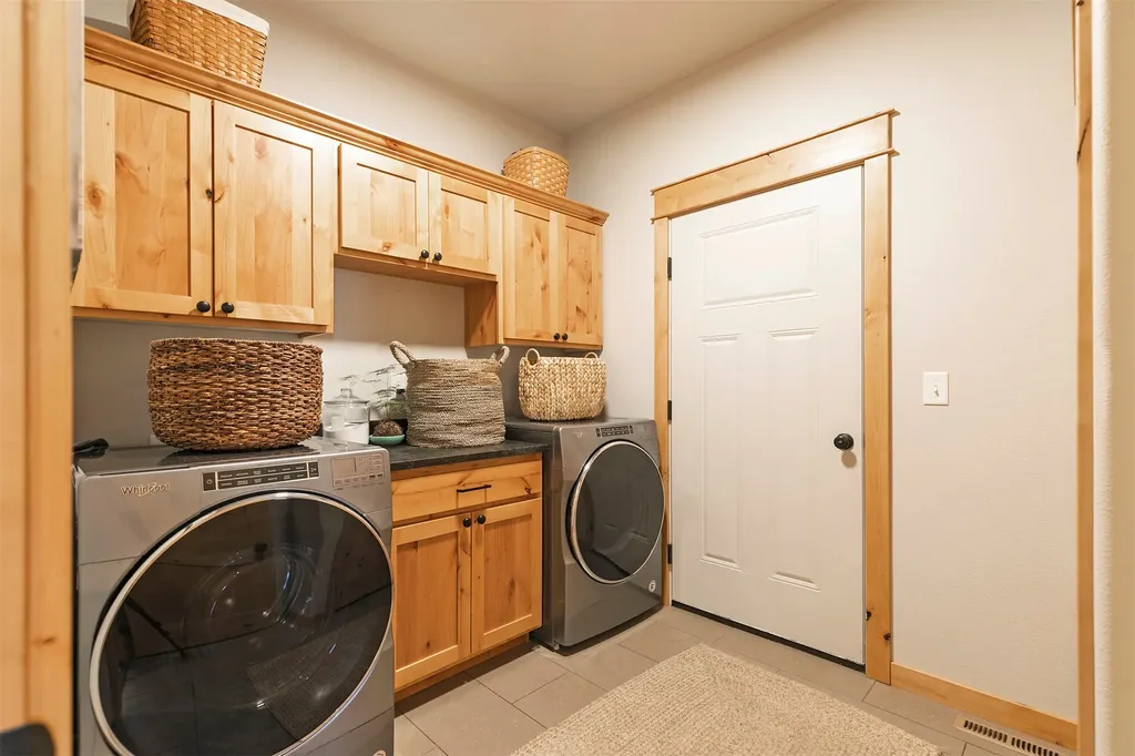 10 Lone Pine Trail Hamilton MT 59840
