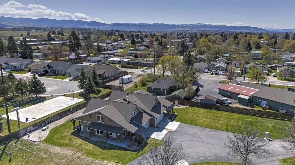 10 Lone Pine Trail Hamilton MT 59840