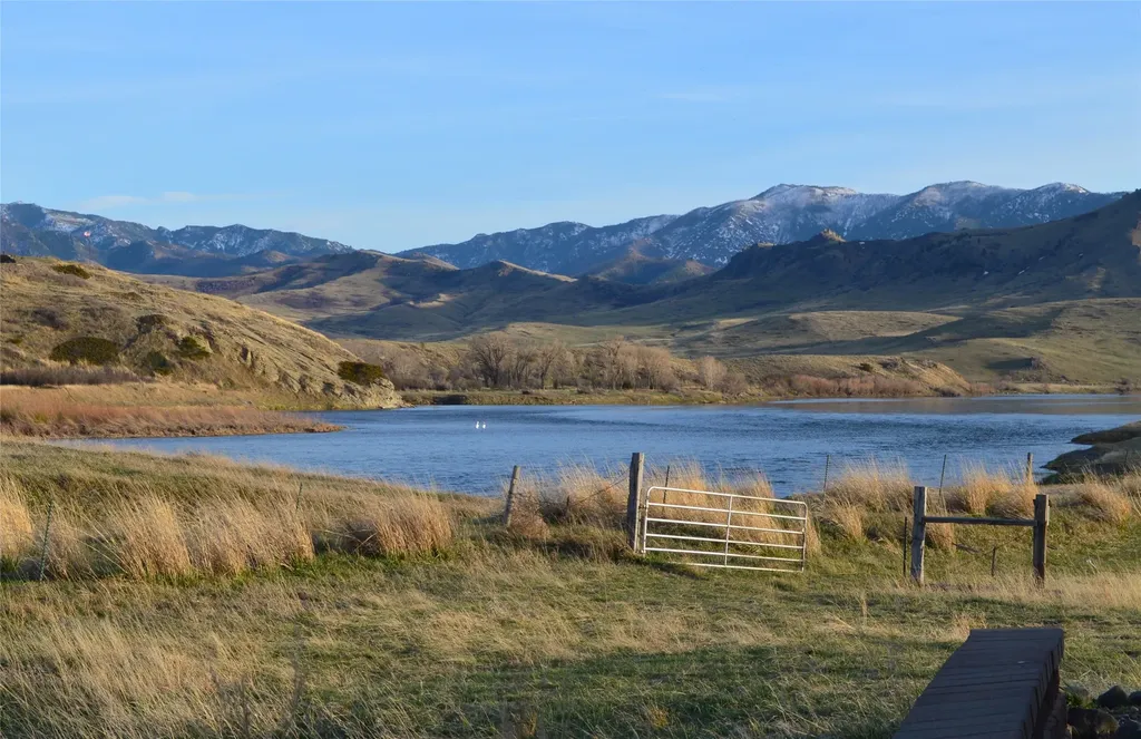 2107 Old Us Highway 91 Cascade MT 59421