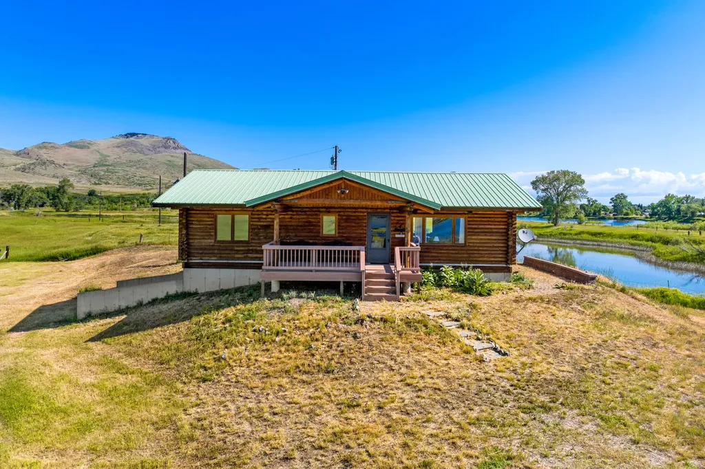 2107 Old Us Highway 91 Cascade MT 59421