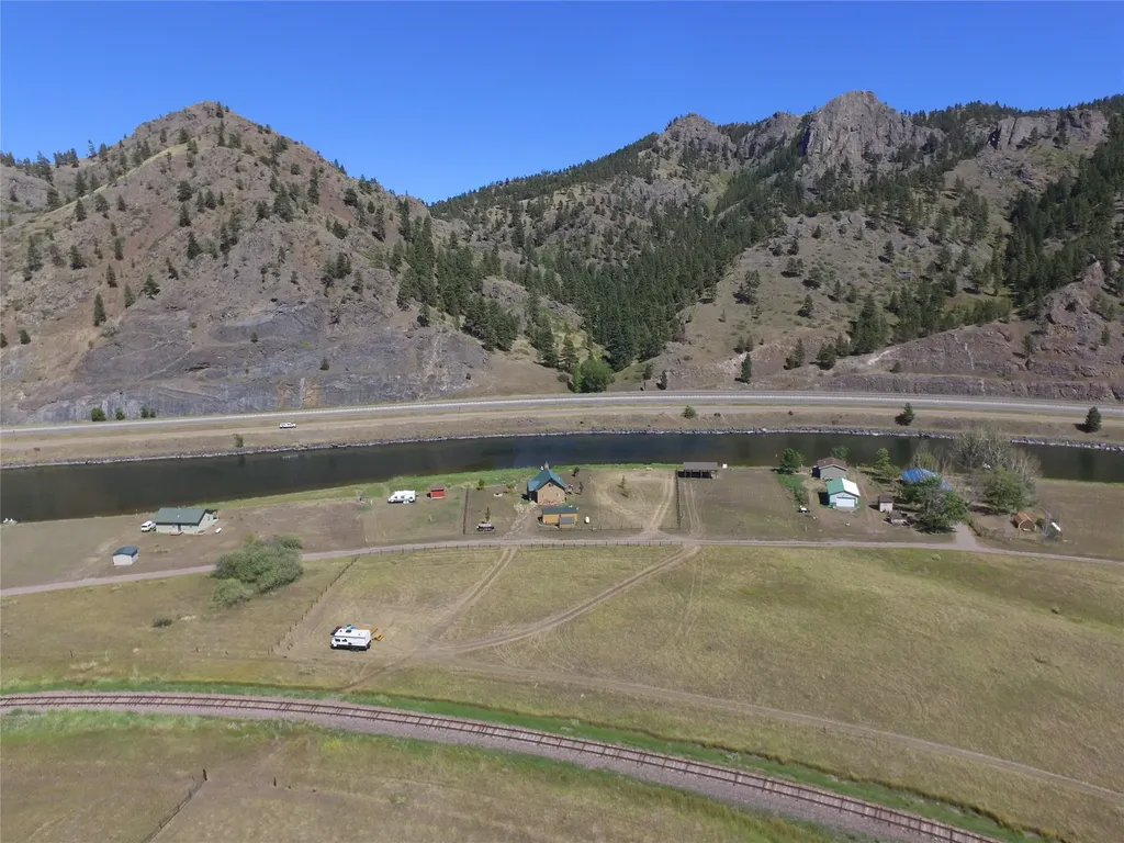 Lot 1 Block 3 Pioneer Trail Lane Cascade MT 59421