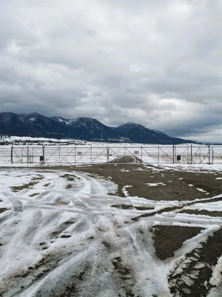 127 Lucky Lindy Lane Eureka MT 59917