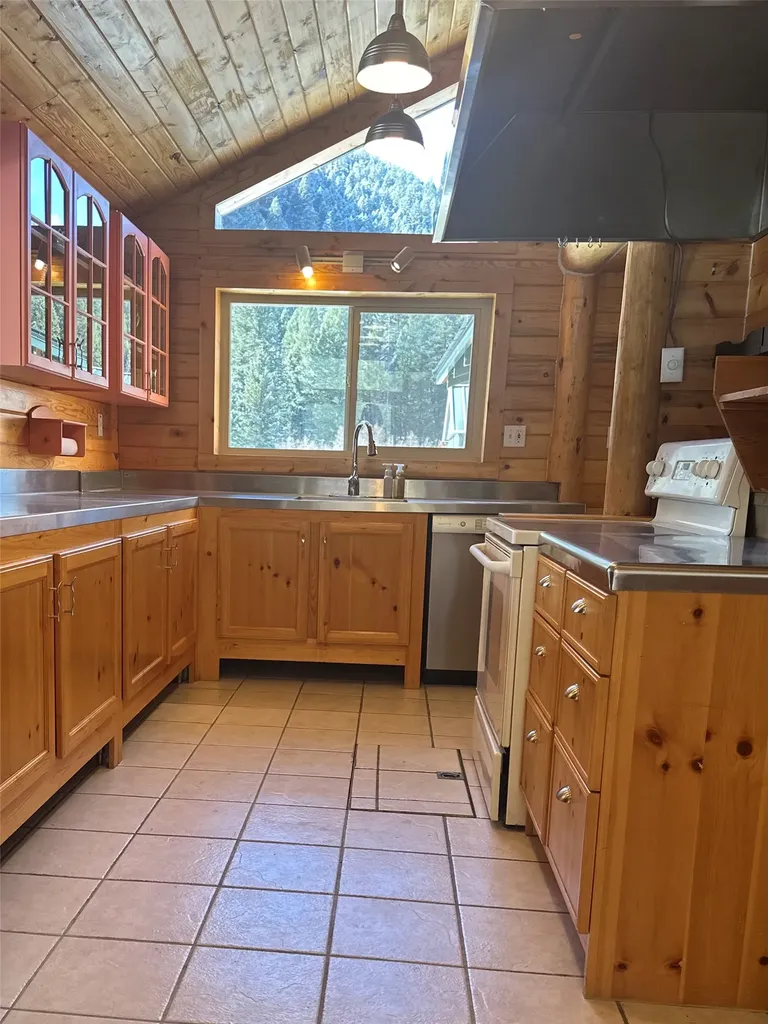 28 Princeton Road Philipsburg MT 59858