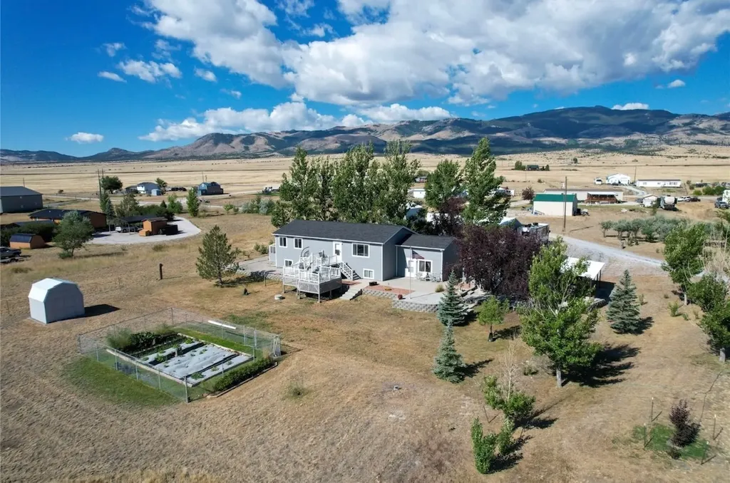 7 Strawberry Drive Townsend MT 59644