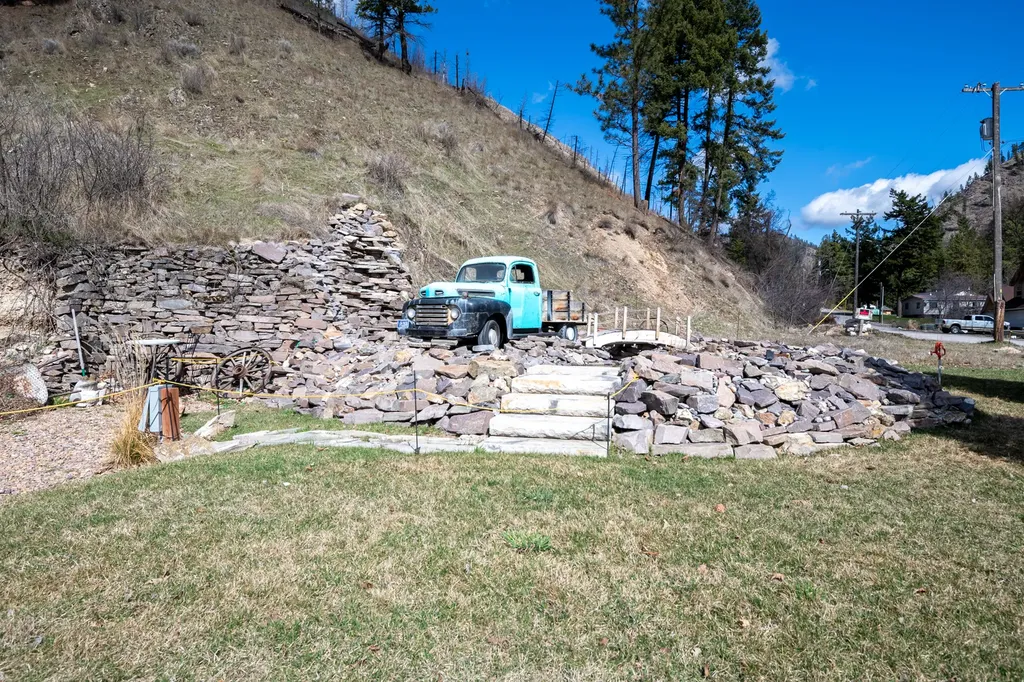84 Mullan Road W Superior MT 59872