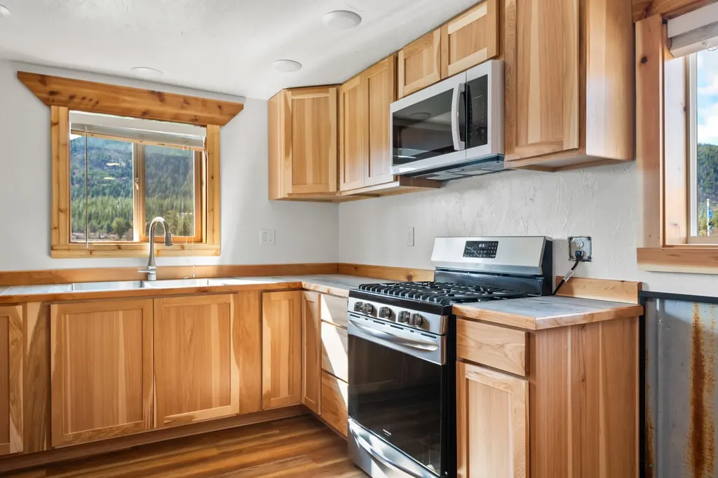 84 Mullan Road W Superior MT 59872