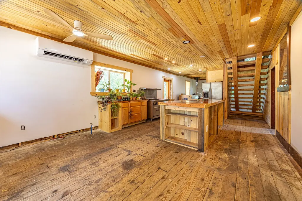 153 Dutch Hill Road Hamilton MT 59840