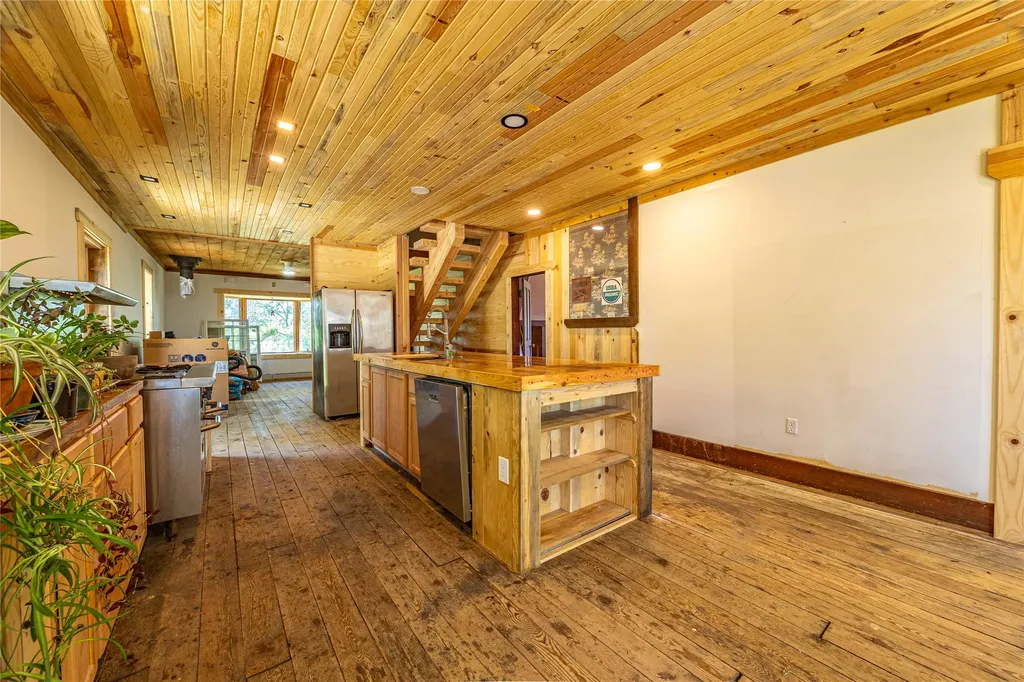 153 Dutch Hill Road Hamilton MT 59840