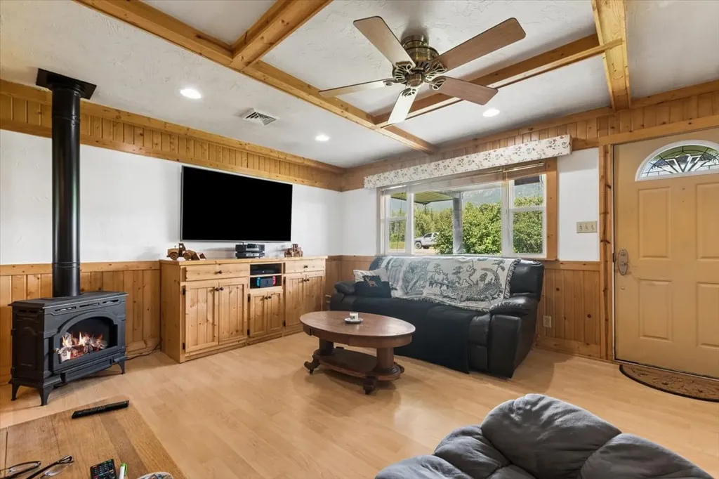 1685 Mt Highway 206 Columbia Falls MT 59912