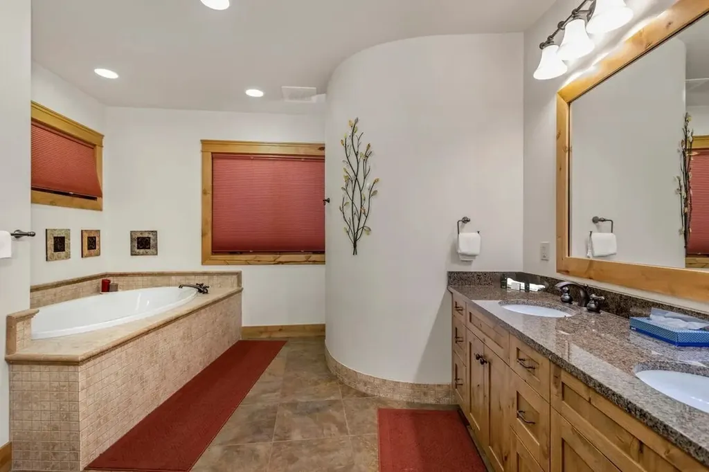 105 Oliver Lane Bigfork MT 59911
