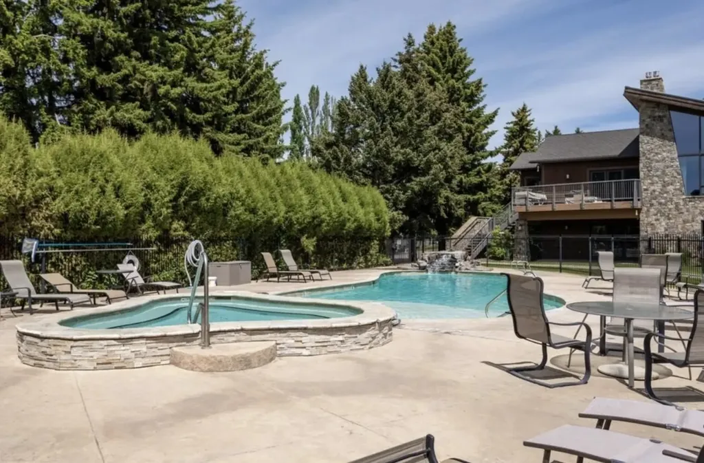 105 Oliver Lane Bigfork MT 59911