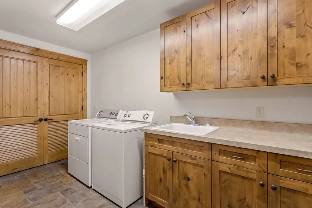 105 Oliver Lane Bigfork MT 59911