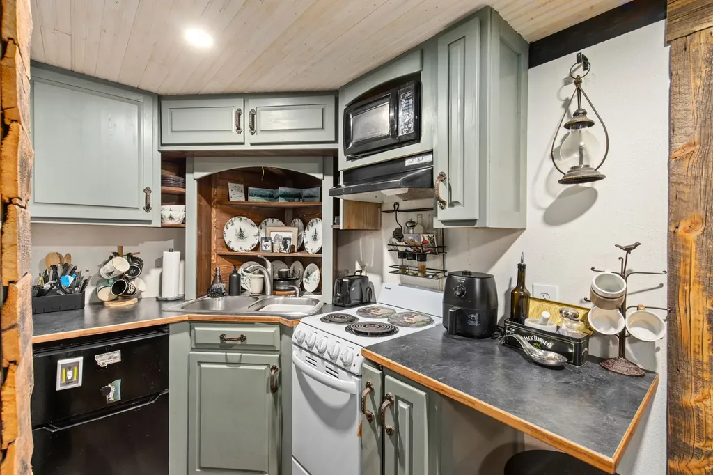 320 N Main Street Neihart MT 59465