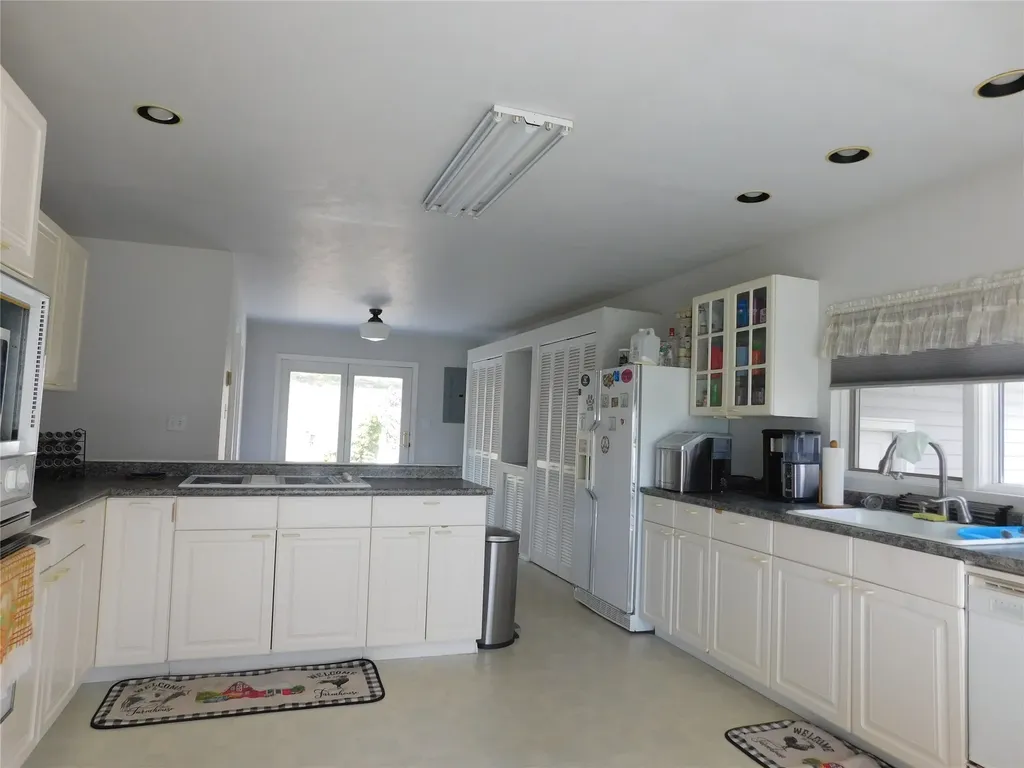 382 Sweathouse Creek Road Victor MT 59875
