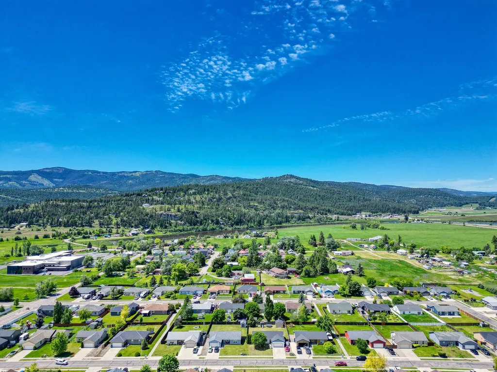 1415 Klondyke Loop Somers MT 59932