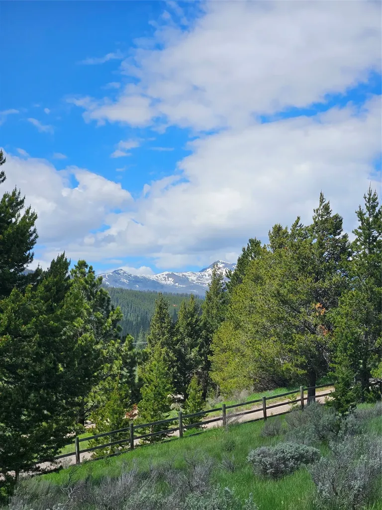 1720 High Chapparal Drive Lincoln MT 59639