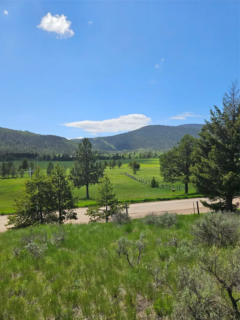 1720 High Chapparal Drive Lincoln MT 59639